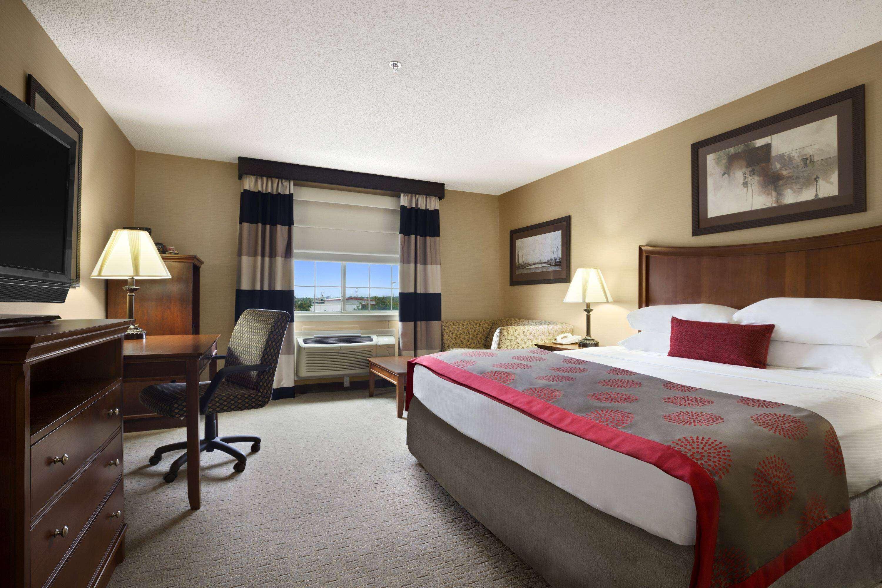 Ramada By Wyndham Del Rio Hotel Exterior photo