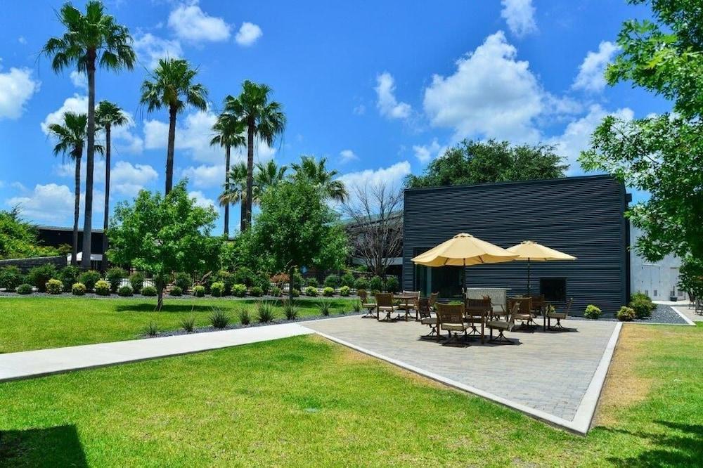Ramada By Wyndham Del Rio Hotel Exterior photo